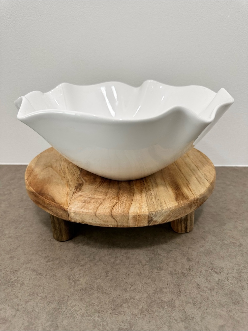 White Ceramic Scalloped Serving Bowl Wavy Elegant Home Dining Large 11” x 4.5”